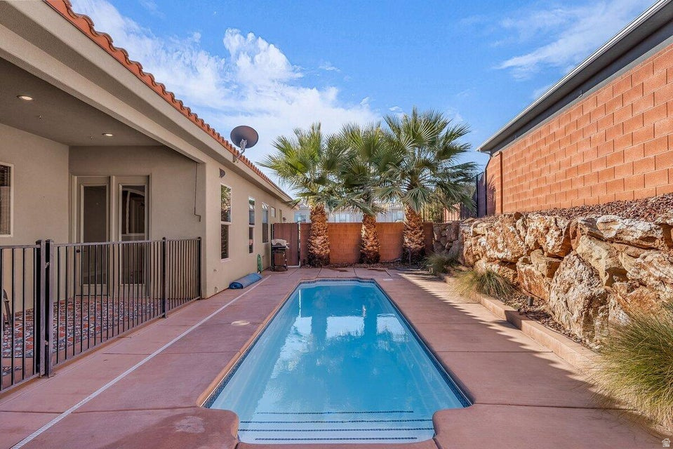 KNOLLS AT LITTLE VALLEY 3 - Residential