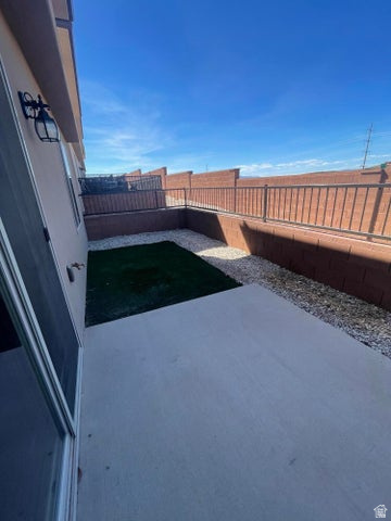 DESERT BLUFF AT DESERT CANYONS TOWNHOMES - Residential