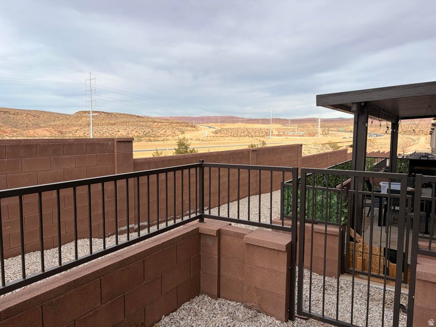 DESERT BLUFF AT DESERT CANYONS TOWNHOMES - Residential