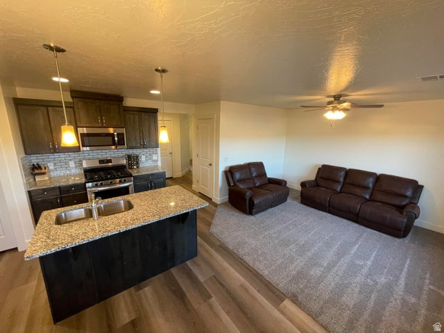 DESERT BLUFF AT DESERT CANYONS TOWNHOMES - Residential
