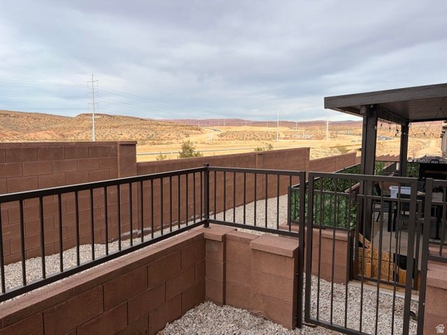 DESERT BLUFF AT DESERT CANYONS TOWNHOMES - Residential