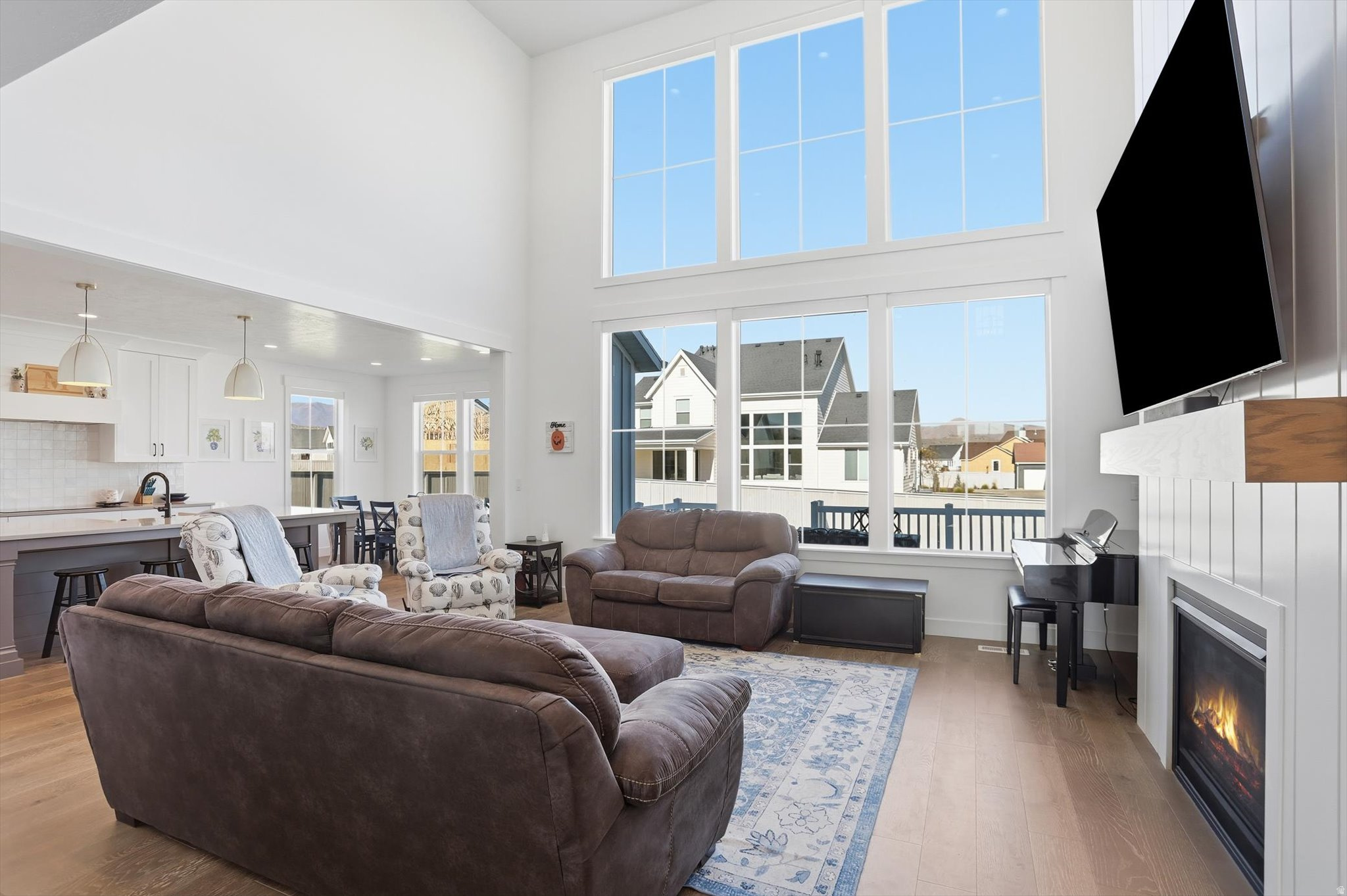 BEACON POINTE - Residential