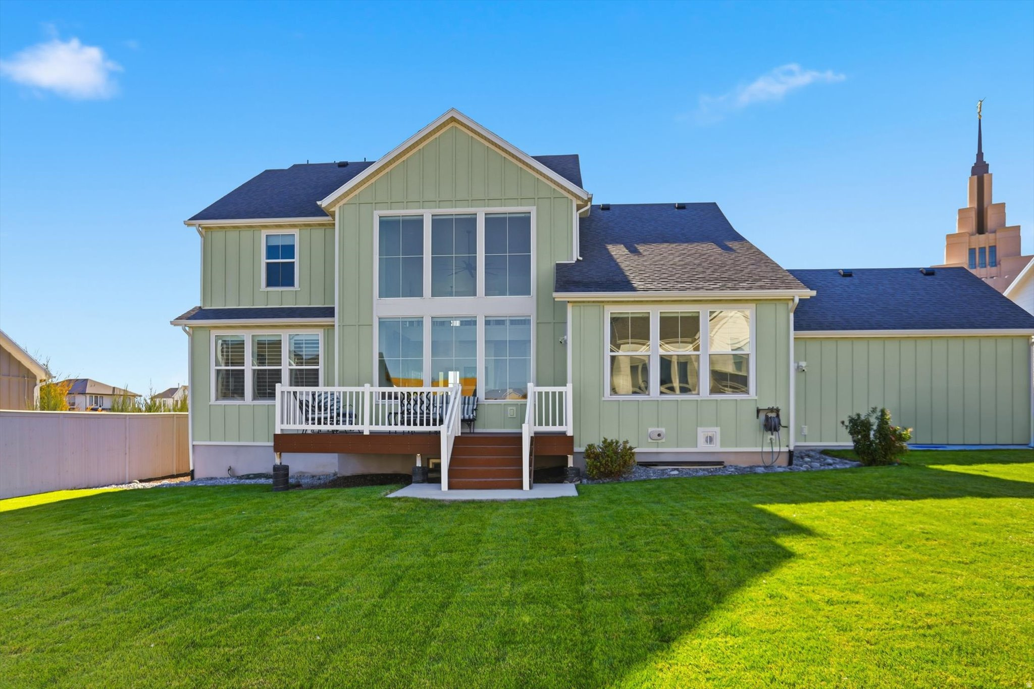 BEACON POINTE - Residential