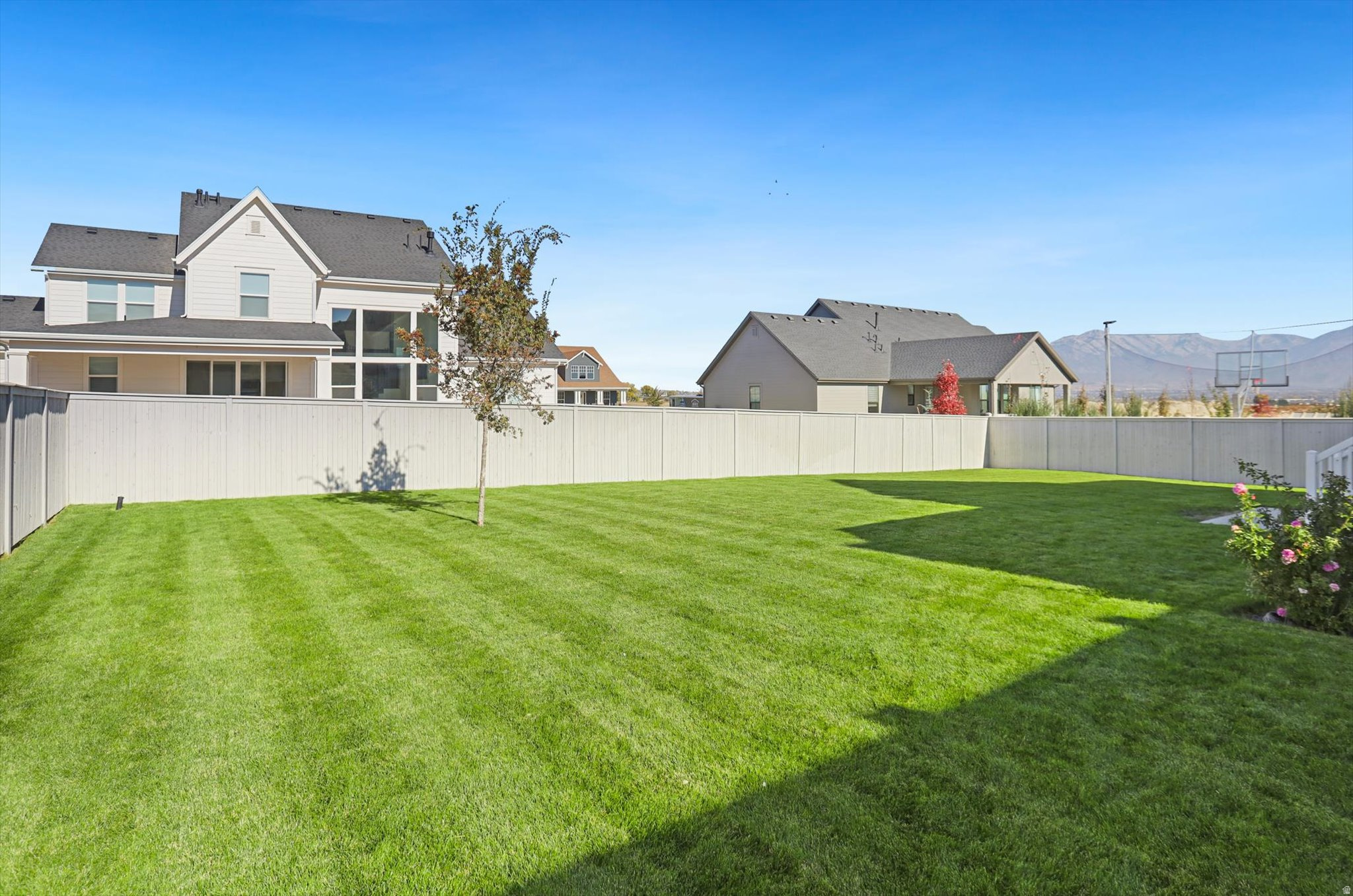 BEACON POINTE - Residential