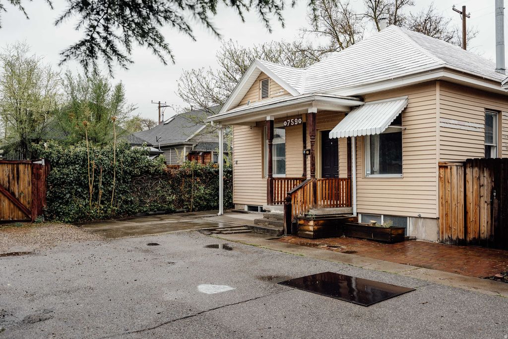 Photo of 759 S KILBOURNE CT, Salt Lake City, UT 84102 (MLS # 2147937)