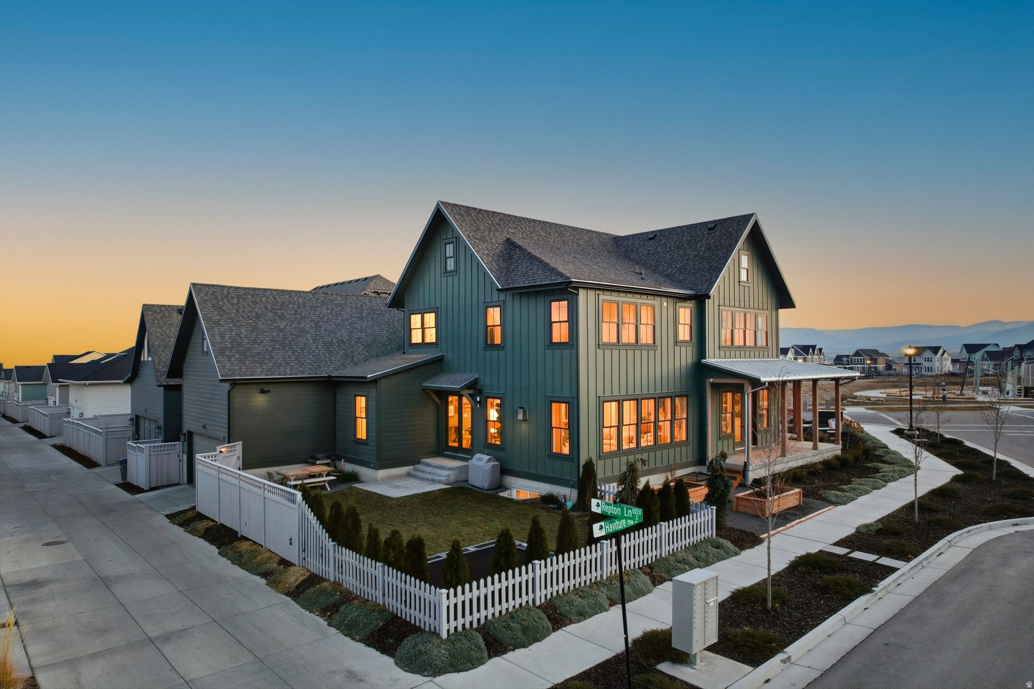 DAYBREAK - Residential