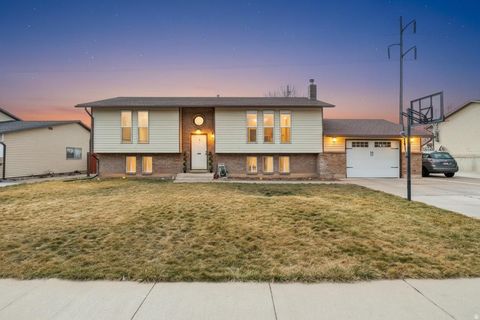 Tiny photo for 2181 S KATIES WAY, Clearfield, UT 84015 (MLS # 2138041)