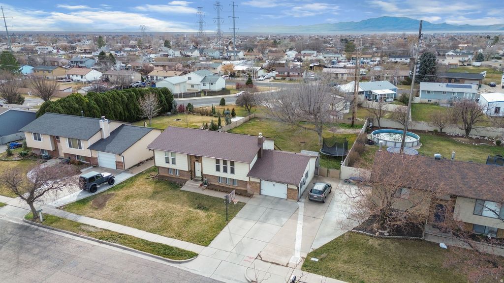 Photo of 2181 S KATIES WAY, Clearfield, UT 84015 (MLS # 2138041)