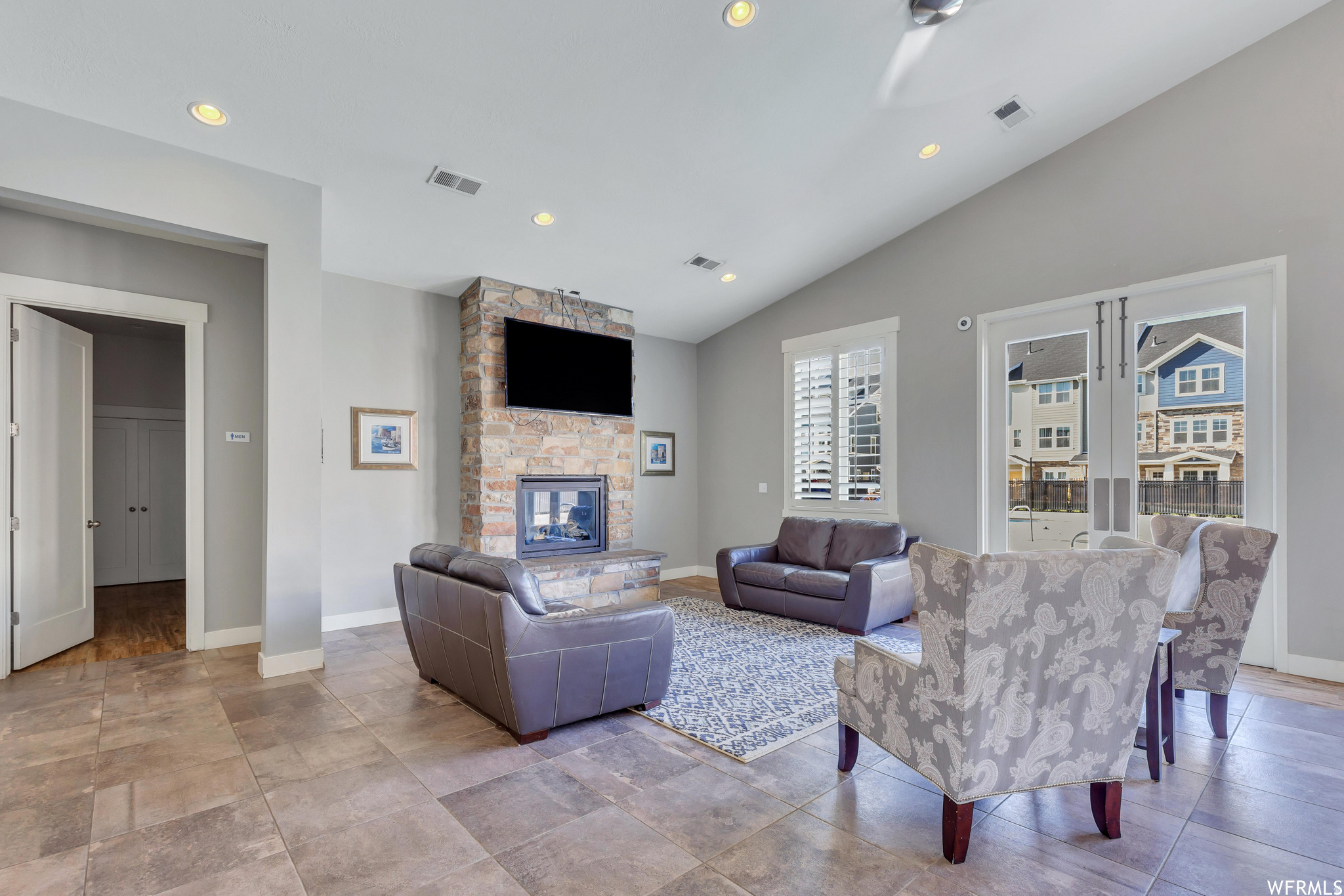 EDGEWATER - Residential