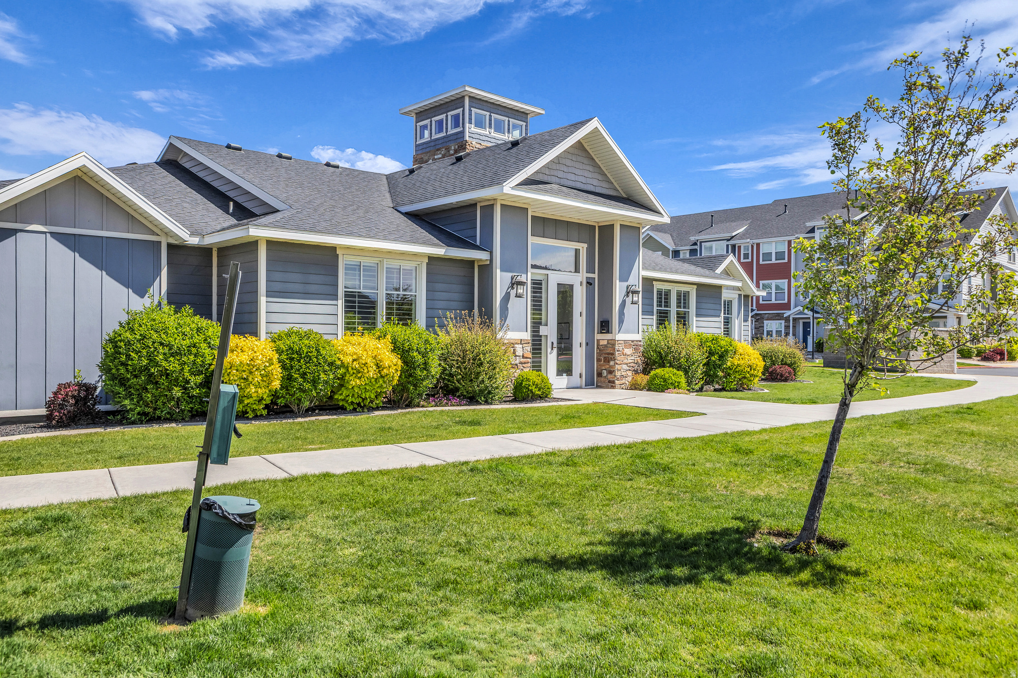 EDGEWATER - Residential