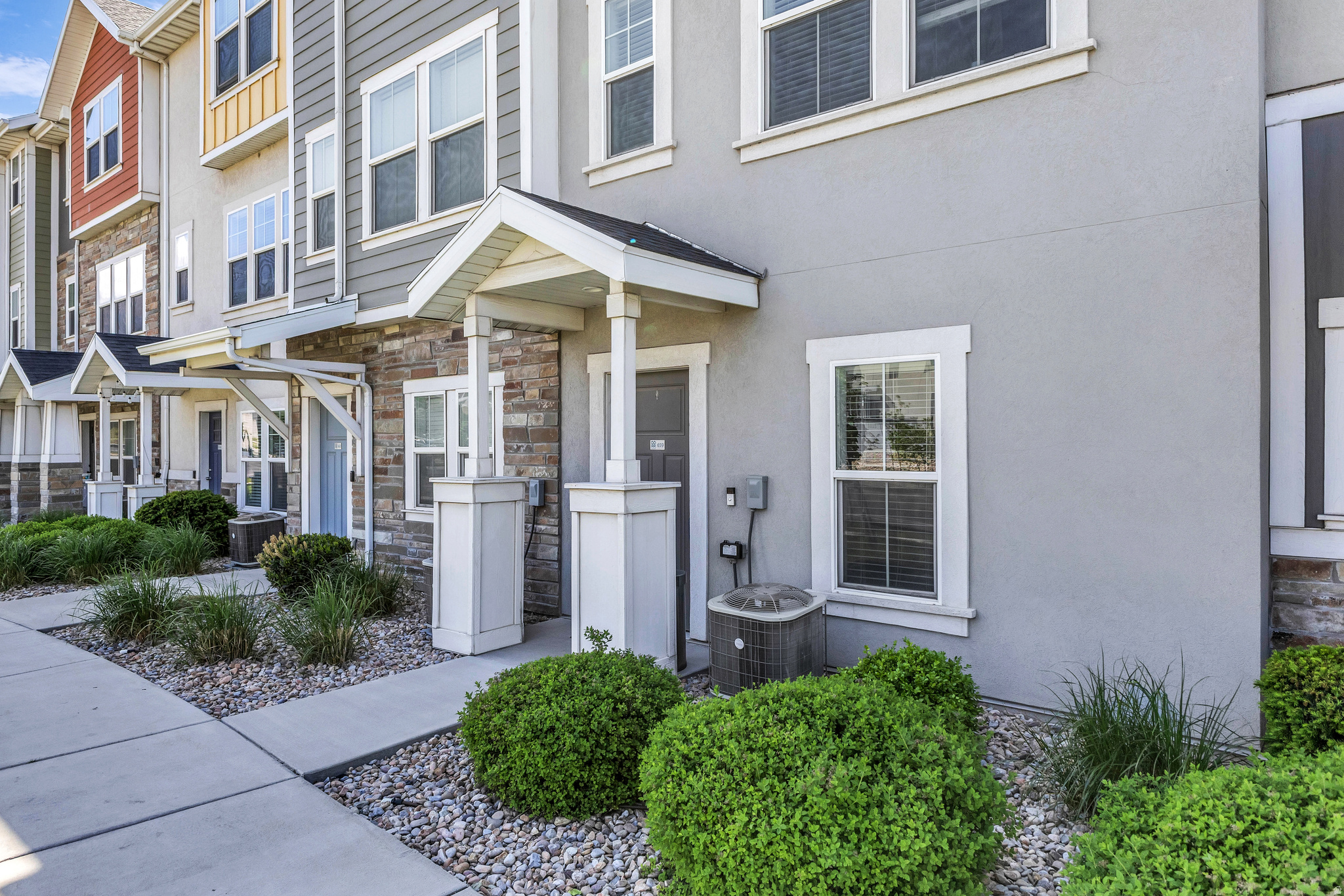 EDGEWATER - Residential