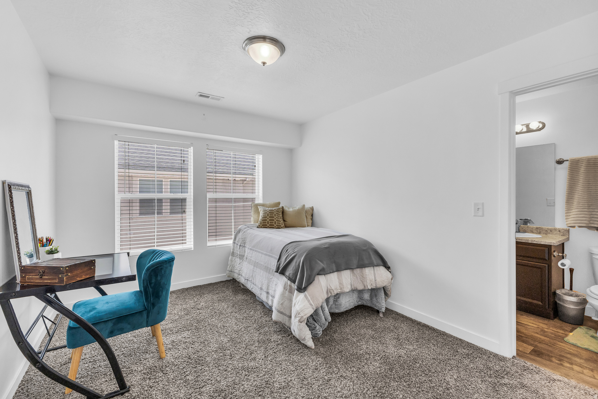 EDGEWATER - Residential