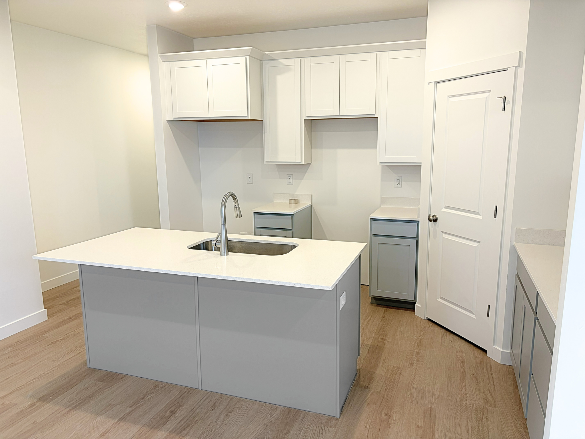 BEACON POINTE - Residential