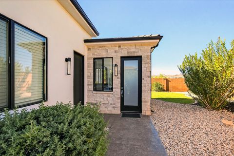 Tiny photo for 2013 N SOMERSET CIR, Washington, UT 84780 (MLS # 2127246)
