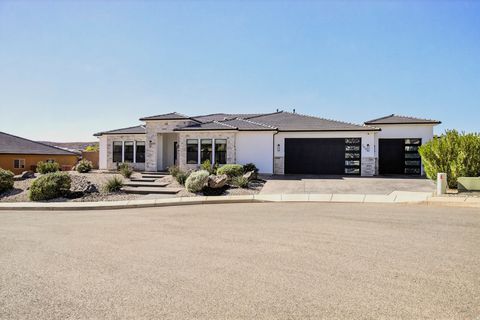 Photo of 2013 N SOMERSET CIR, Washington, UT 84780 (MLS # 2127246)