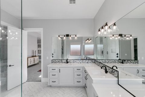 Tiny photo for 2013 N SOMERSET CIR, Washington, UT 84780 (MLS # 2127246)