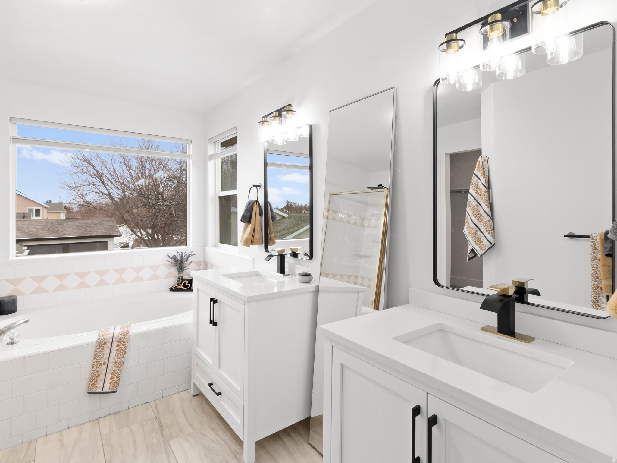 LINCOLN ESTATES - Residential