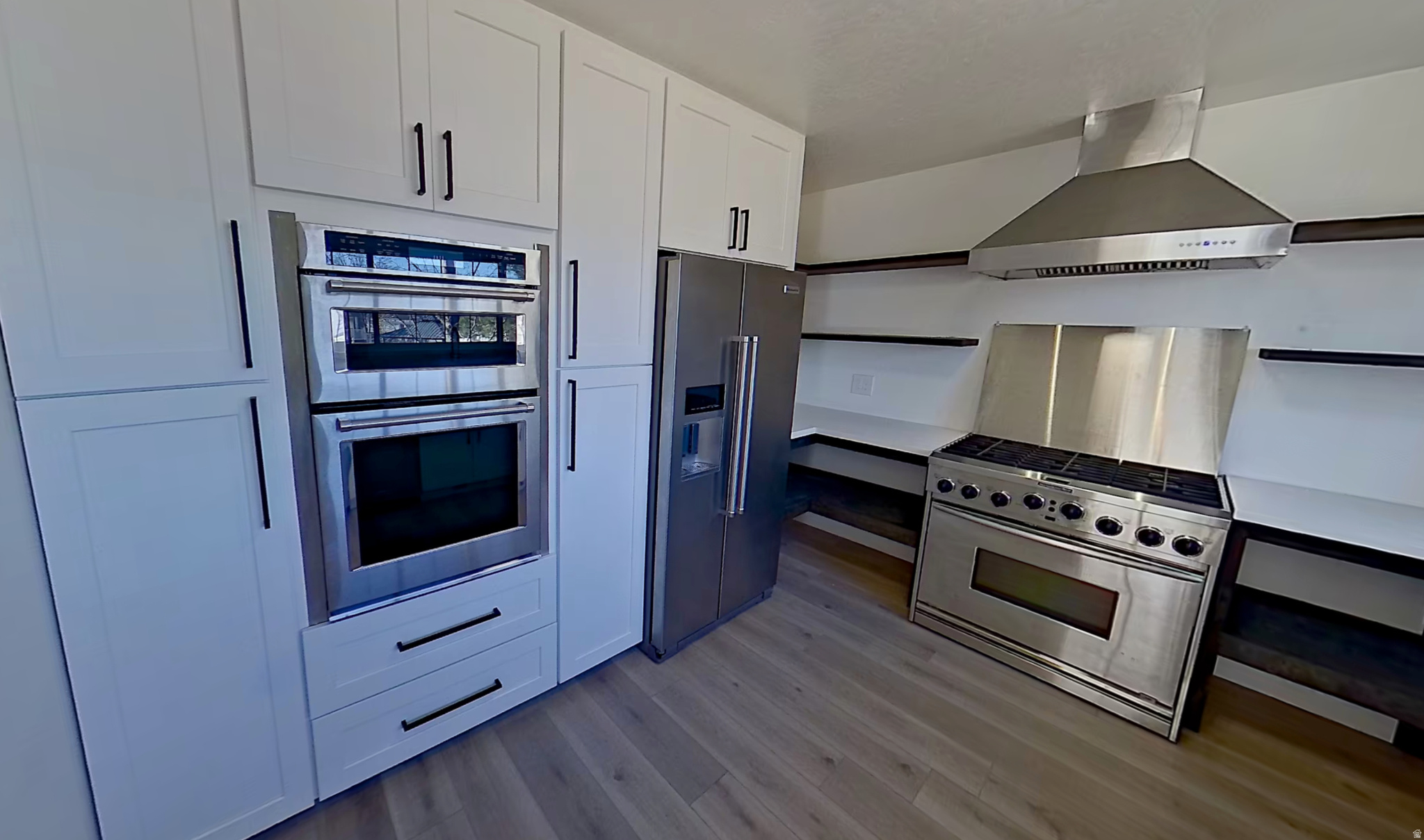 LINCOLN ESTATES - Residential