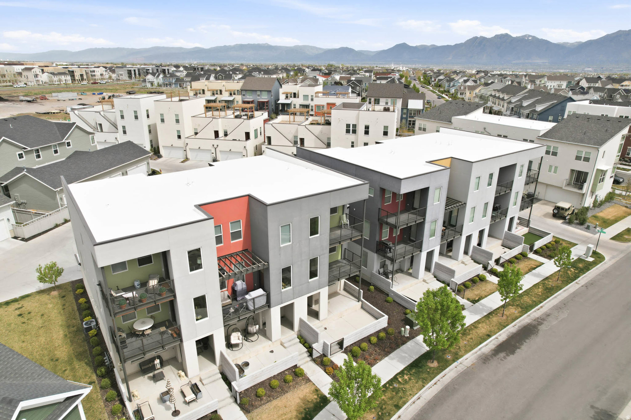 DAYBREAK - Residential