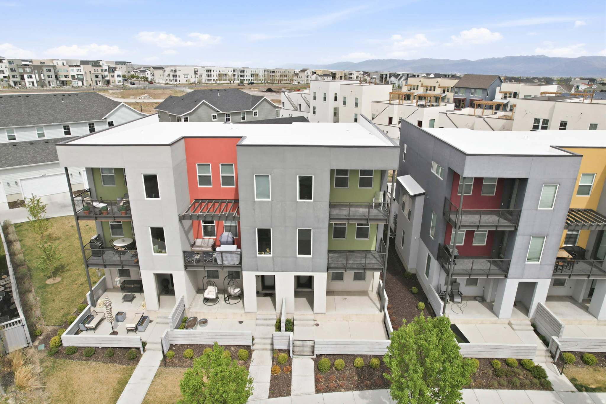 DAYBREAK - Residential