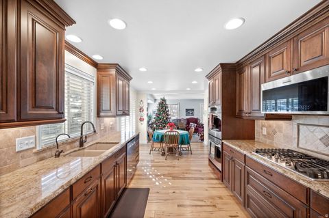 Tiny photo for 2671 S EDGEHILL DR E, Bountiful, UT 84010 (MLS # 2126918)