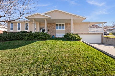 Photo of 2671 S EDGEHILL DR E, Bountiful, UT 84010 (MLS # 2126918)