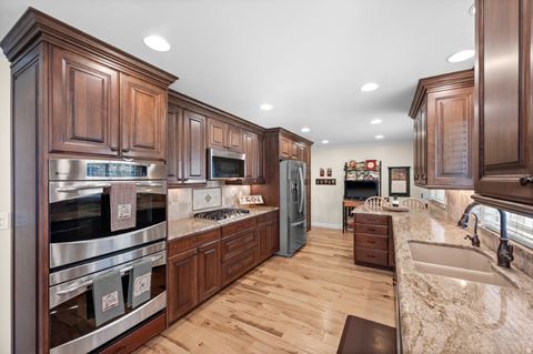Tiny photo for 2671 S EDGEHILL DR E, Bountiful, UT 84010 (MLS # 2126918)