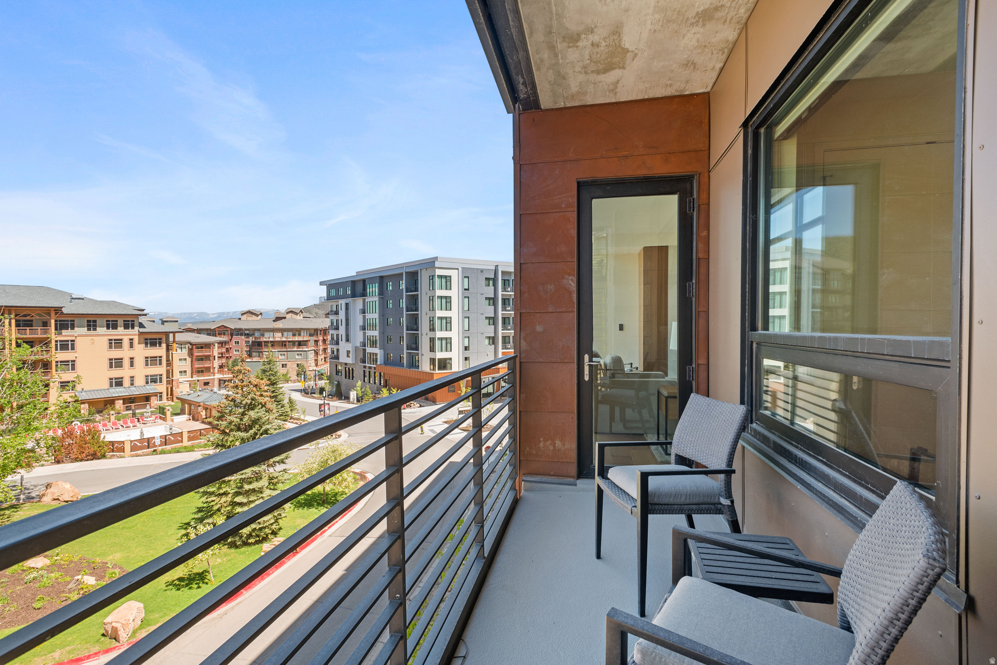 LIFT CONDOS - Residential