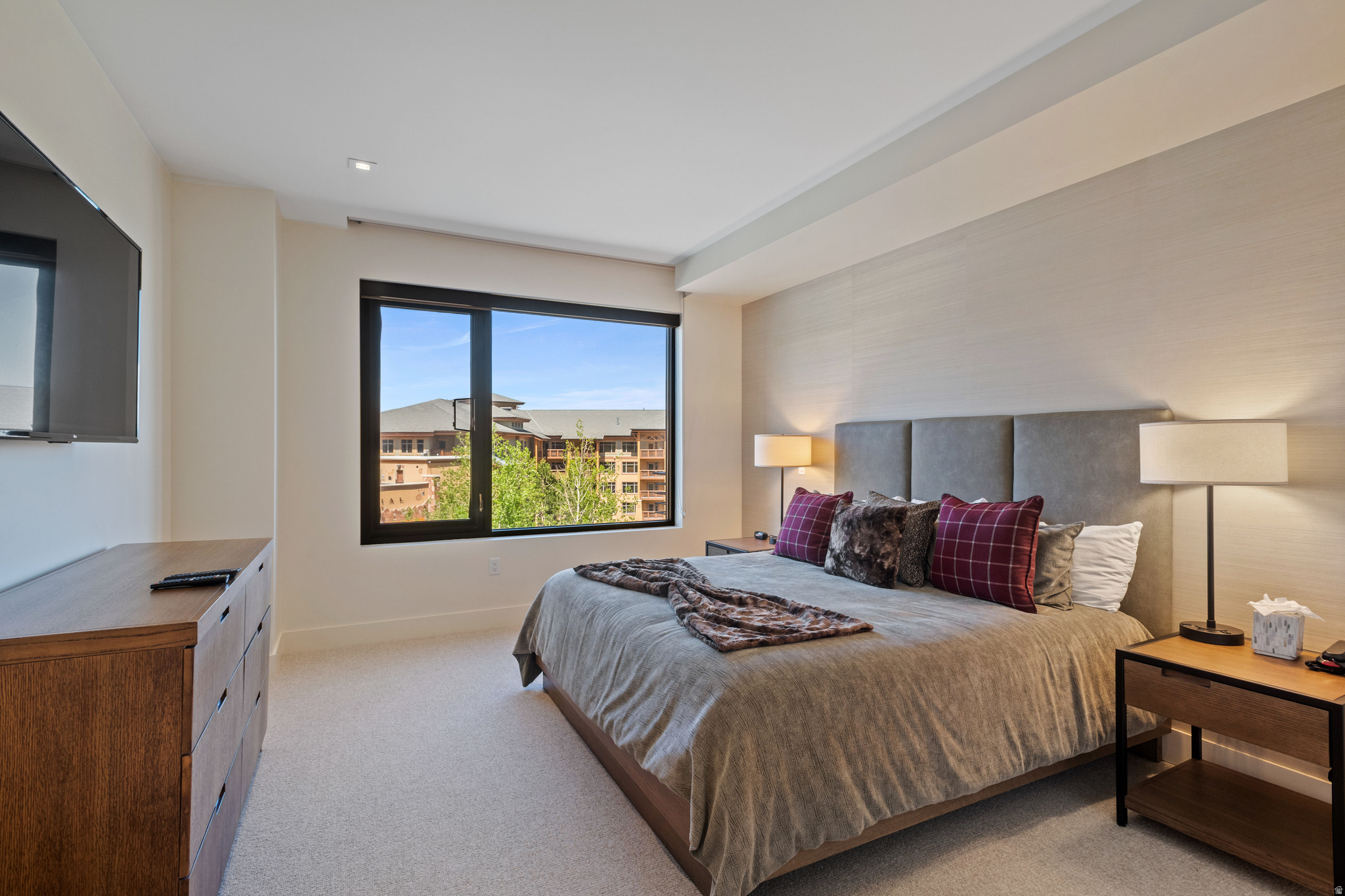 LIFT CONDOS - Residential