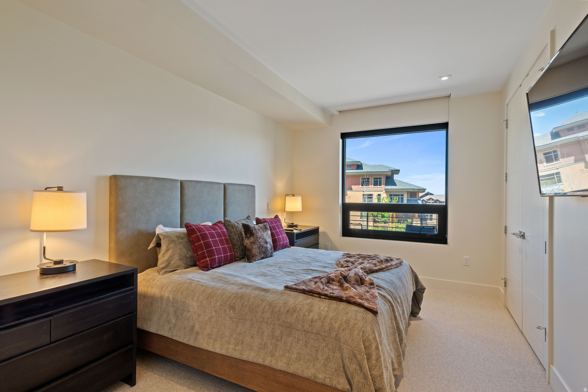 LIFT CONDOS - Residential