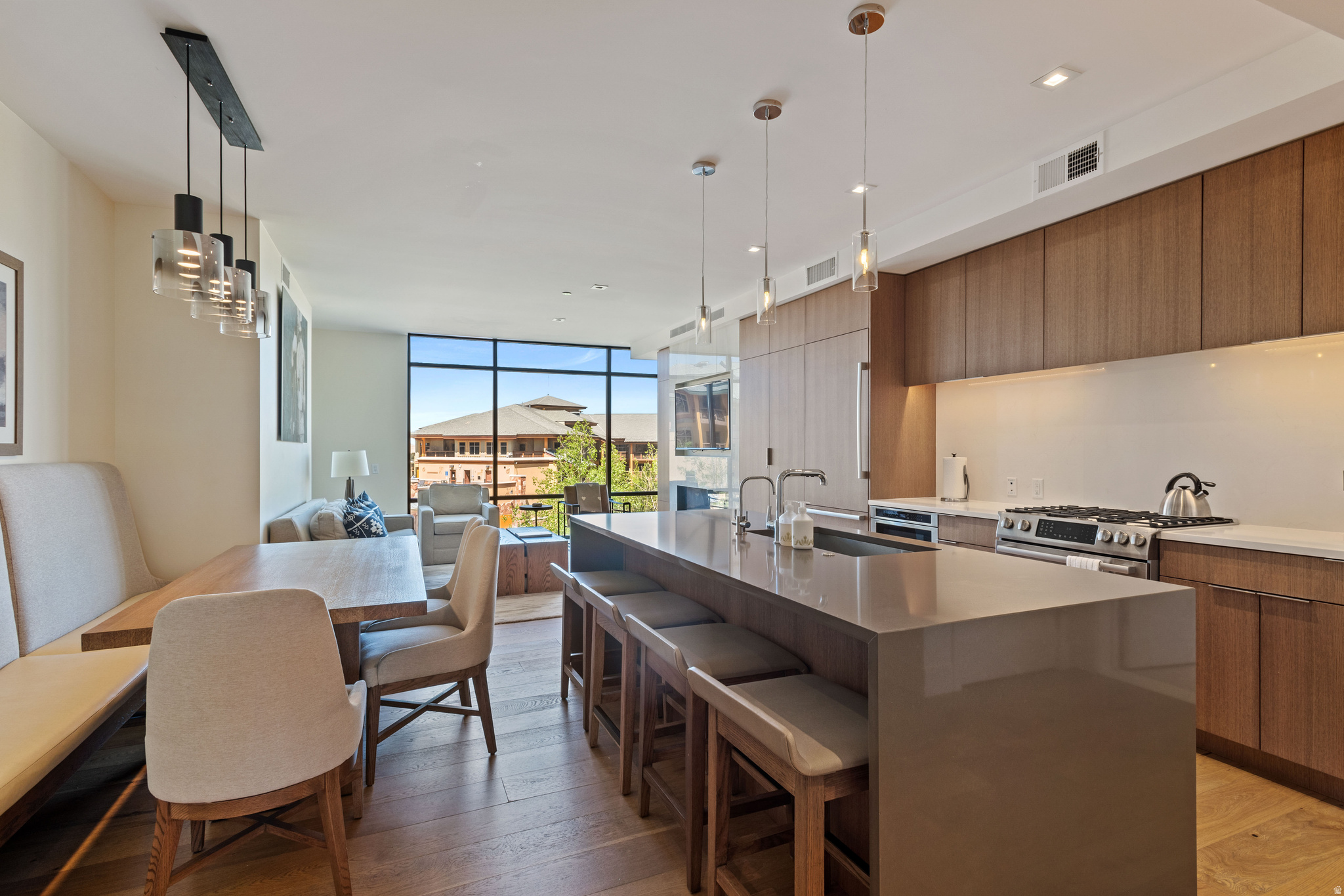 LIFT CONDOS - Residential