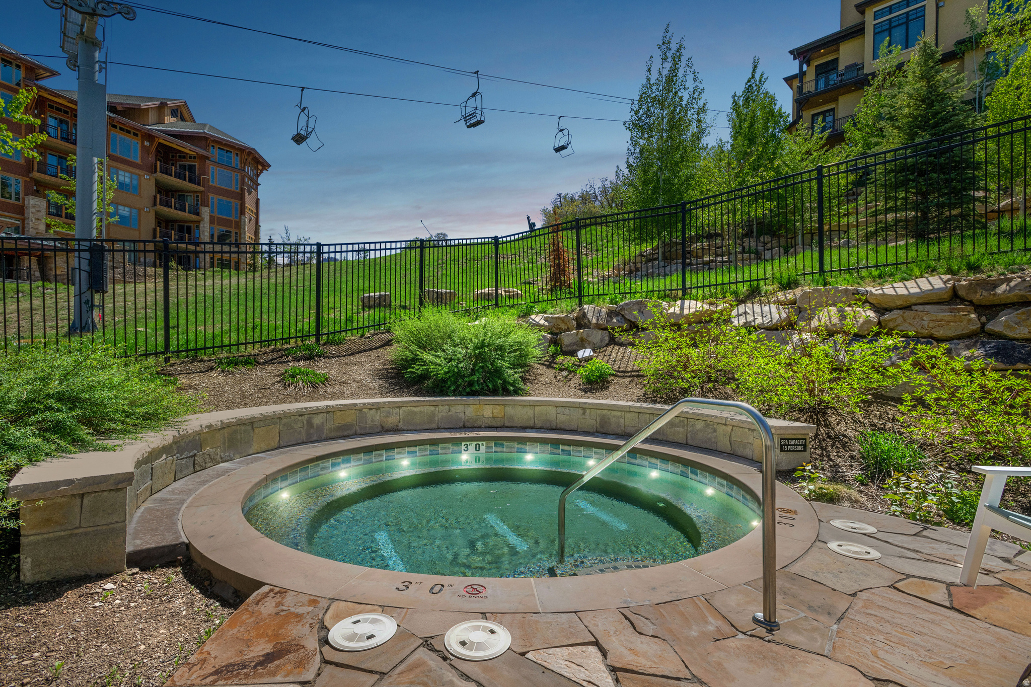 LIFT CONDOS - Residential