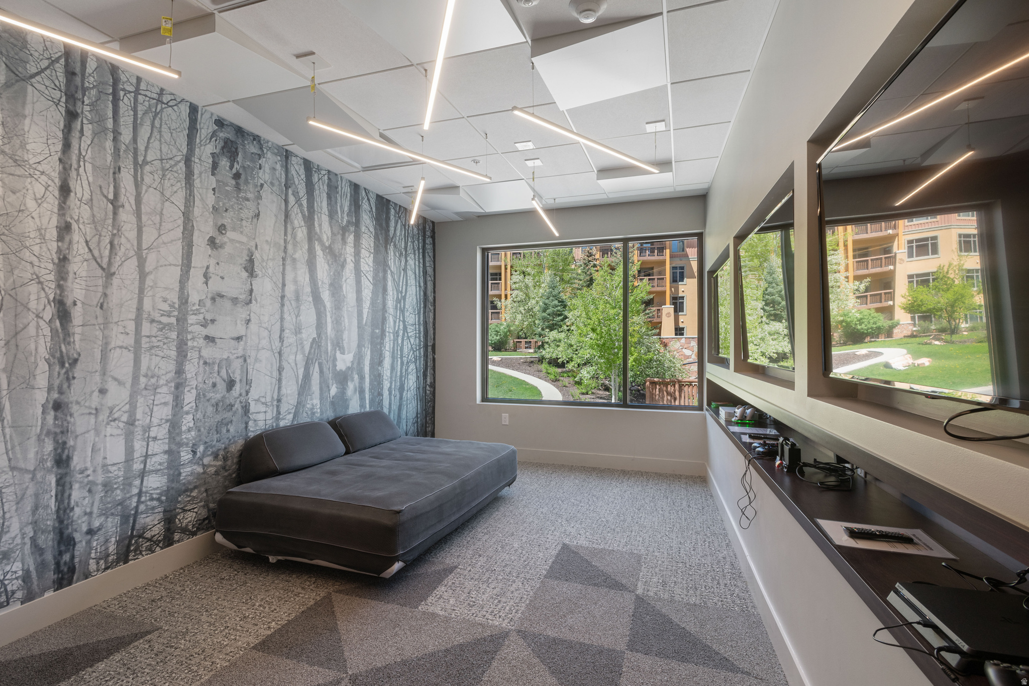 LIFT CONDOS - Residential