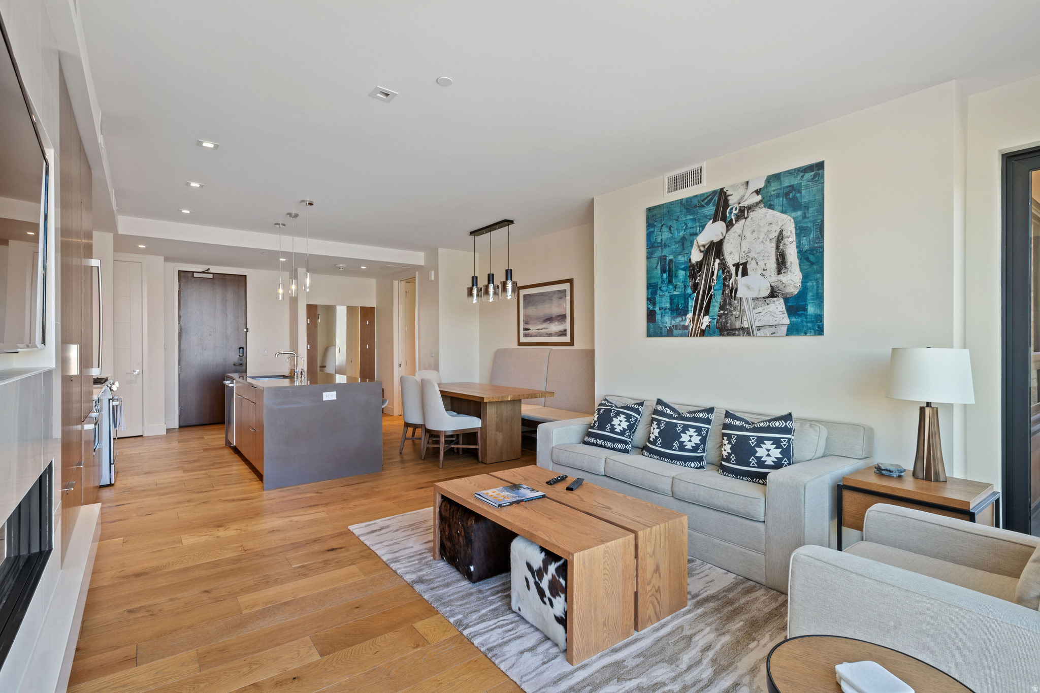 LIFT CONDOS - Residential