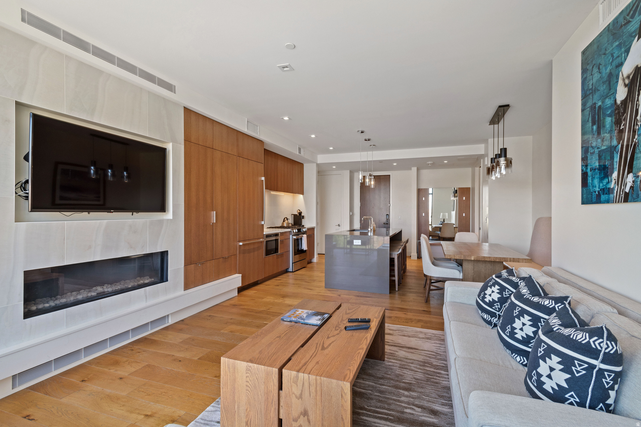 LIFT CONDOS - Residential