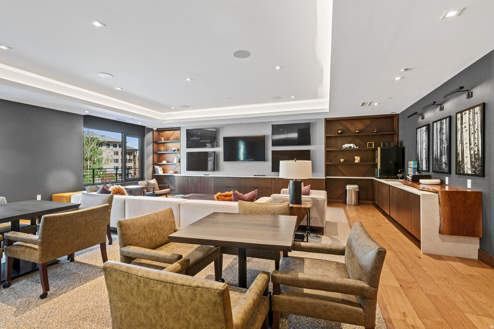 LIFT CONDOS - Residential