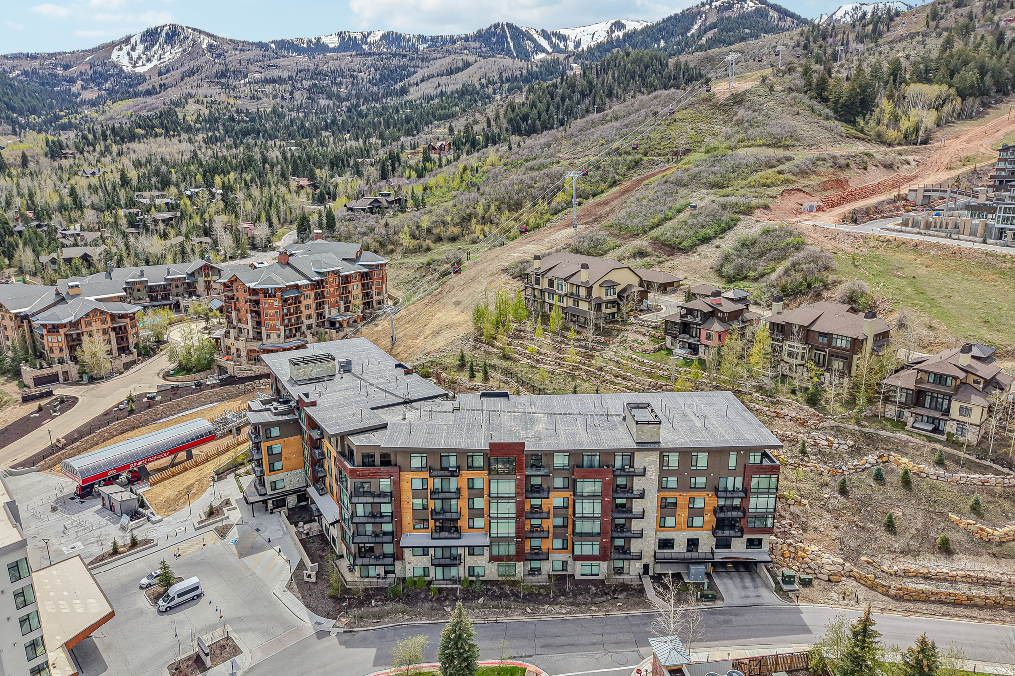 LIFT CONDOS - Residential