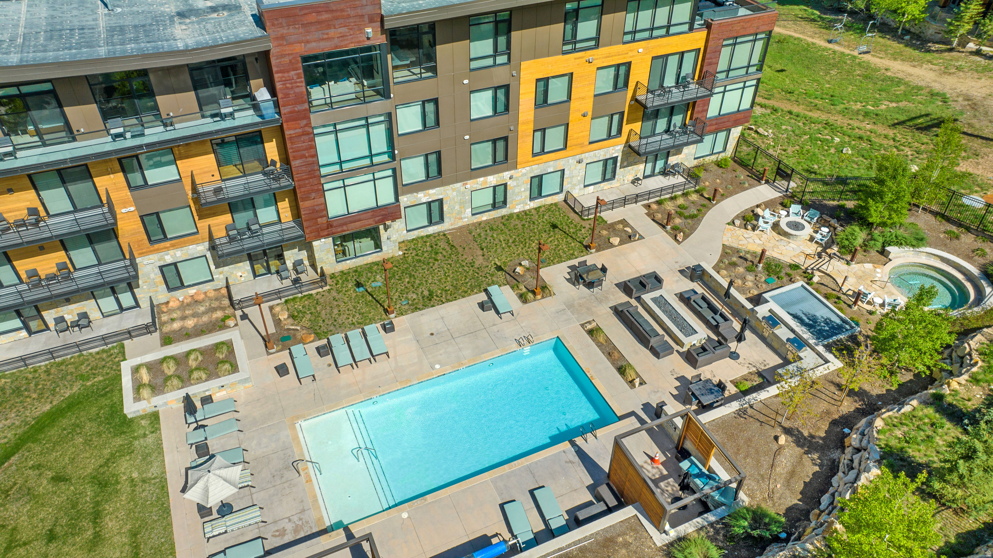 LIFT CONDOS - Residential