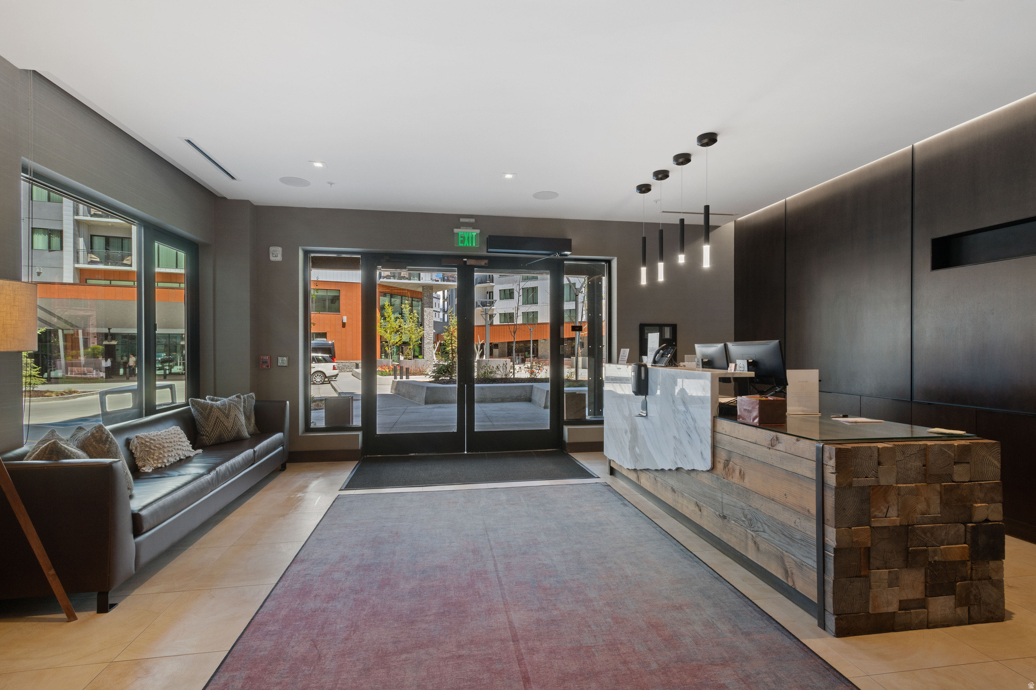 LIFT CONDOS - Residential