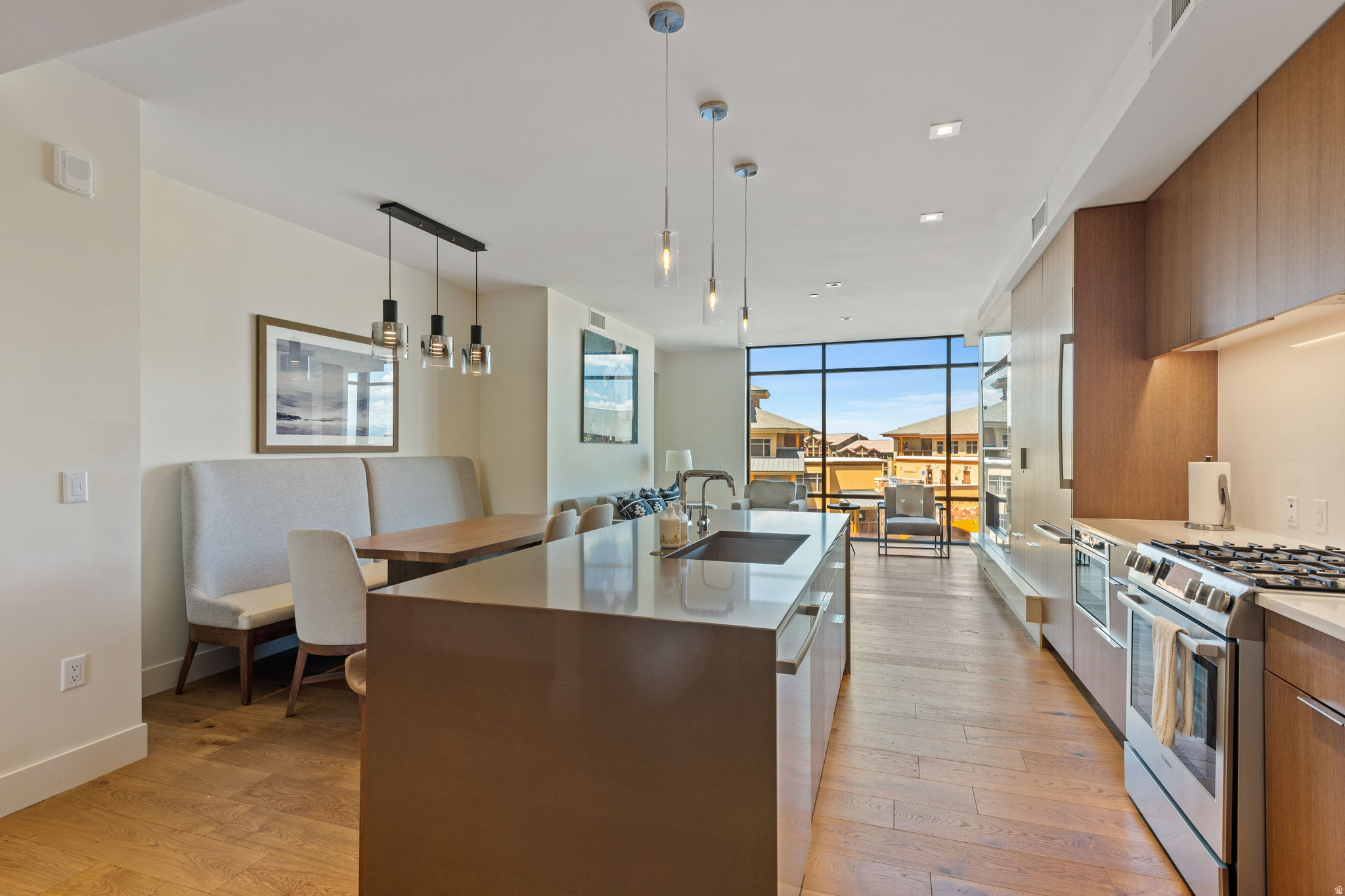 LIFT CONDOS - Residential