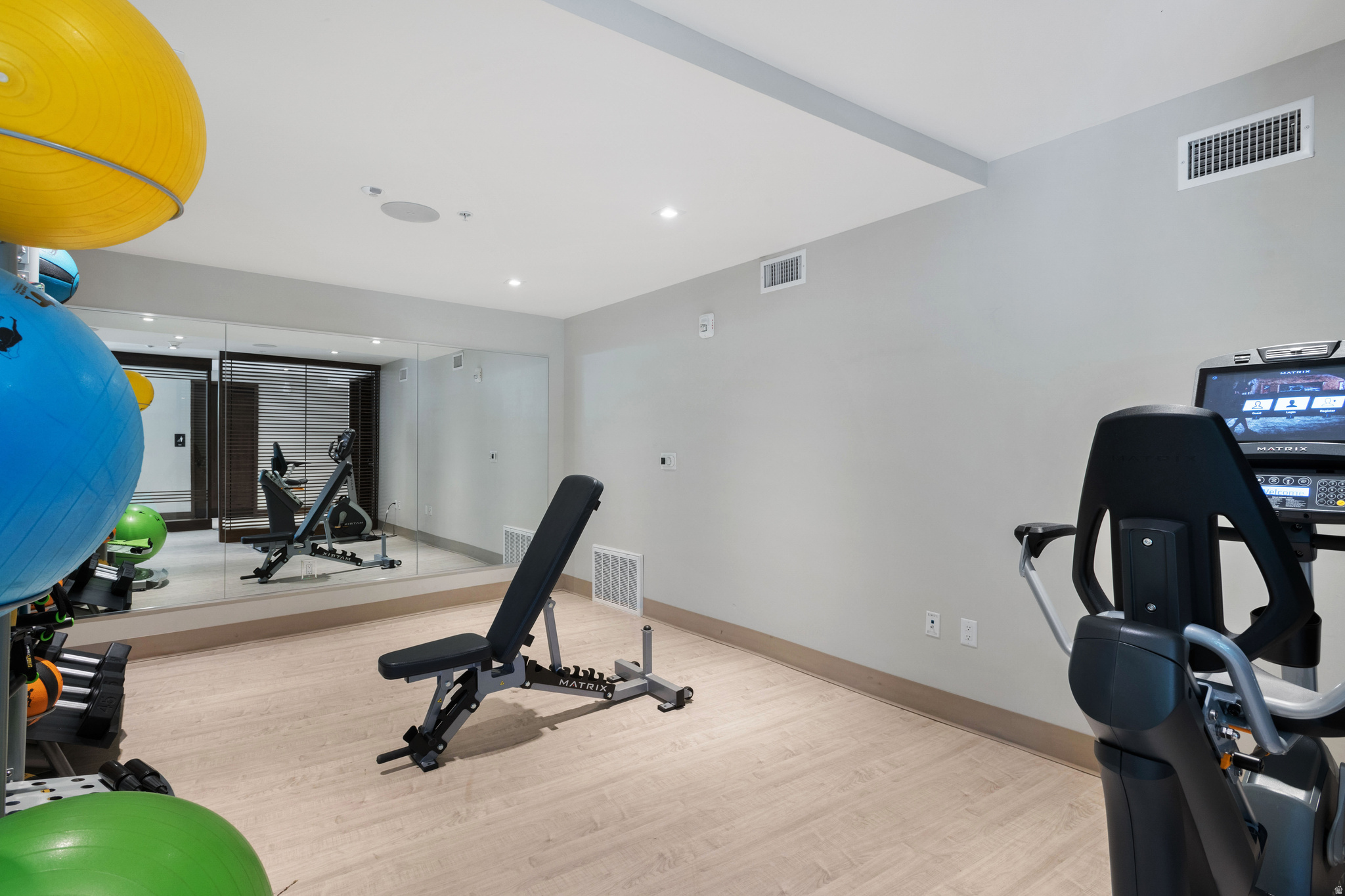 LIFT CONDOS - Residential