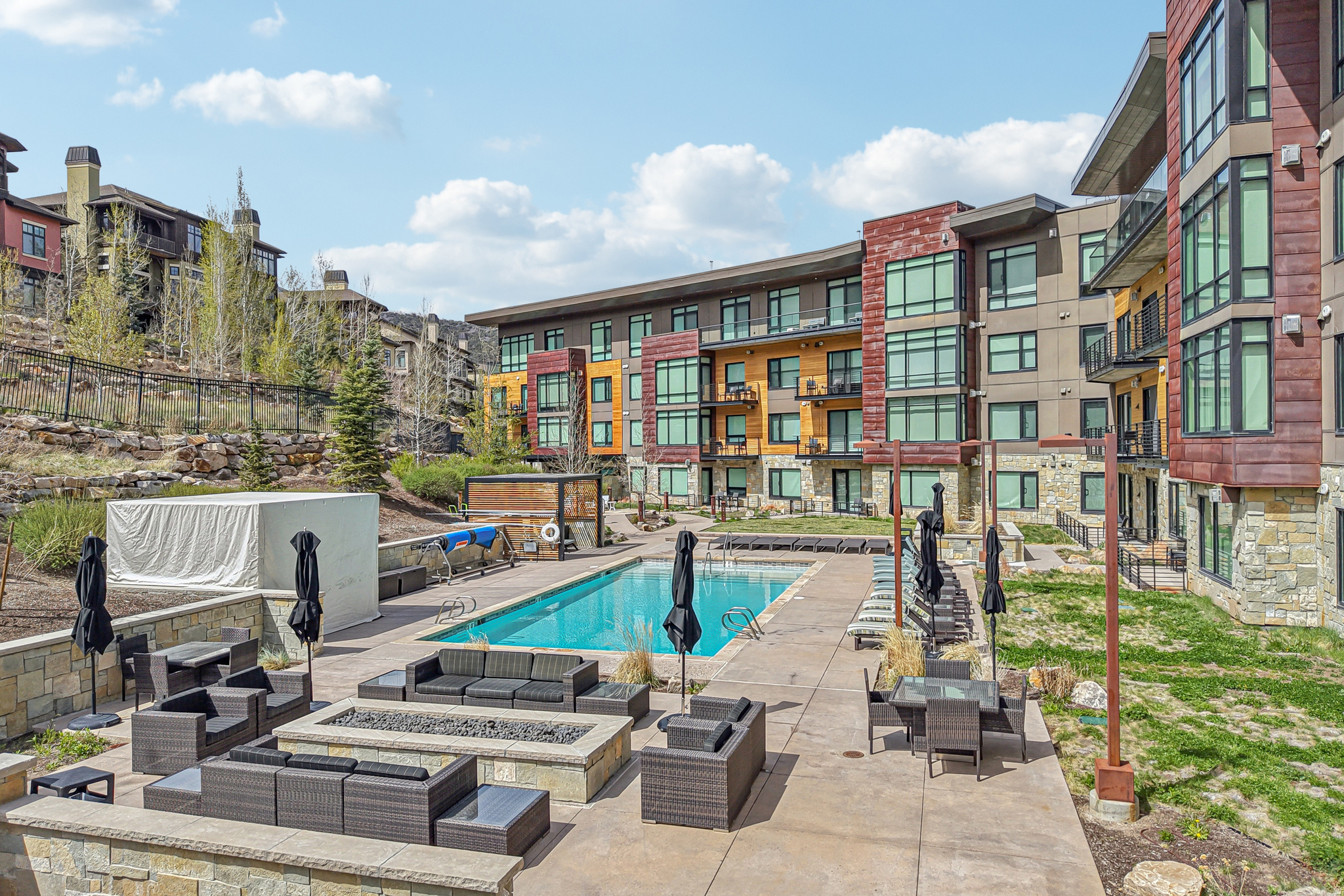 LIFT CONDOS - Residential