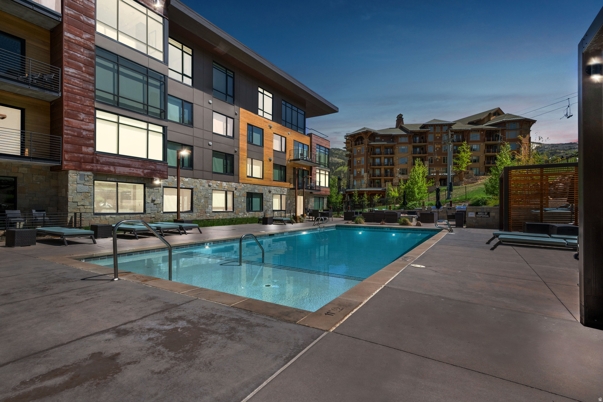 LIFT CONDOS - Residential