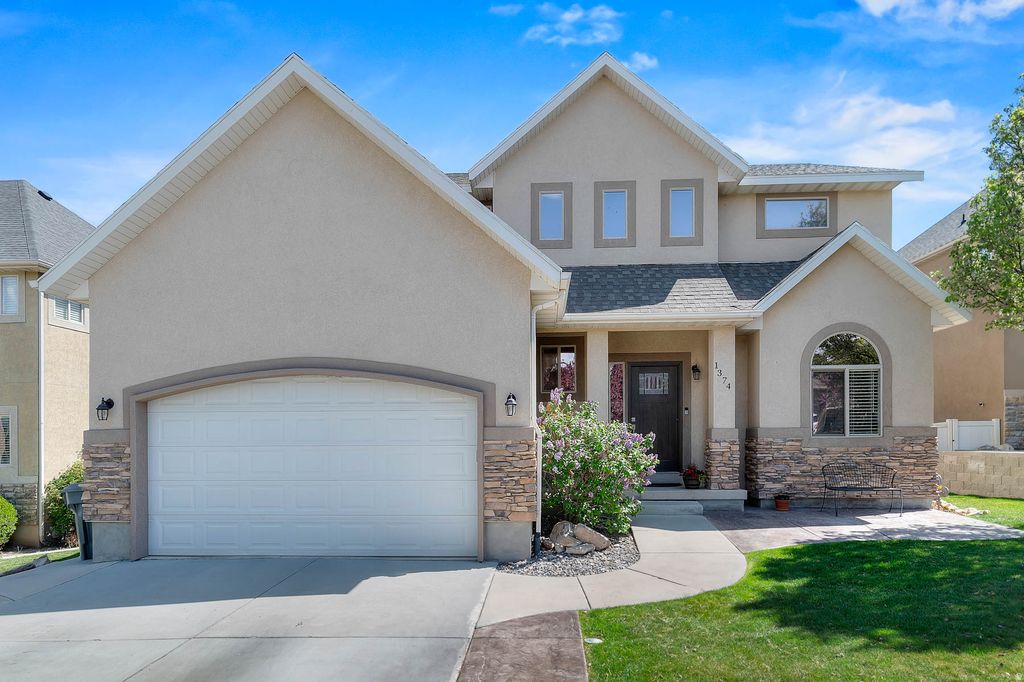 Photo of 1374 S LEA CT, Saratoga Springs, UT 84045 (MLS # 2149445)