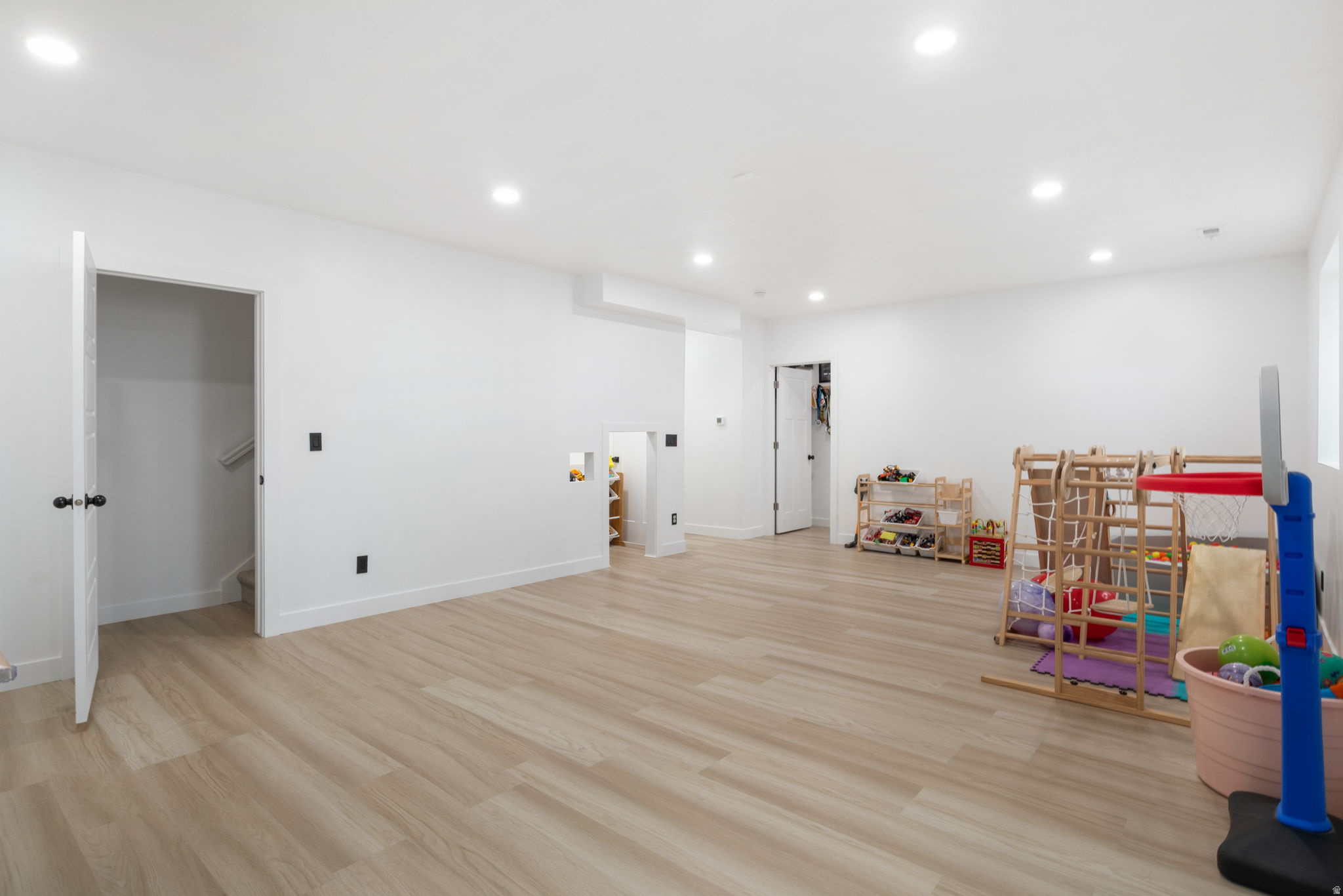 WOOD HOLLOW ESTATES - Residential