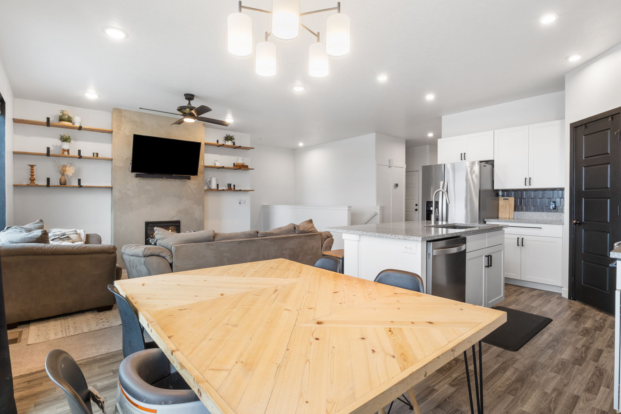 WOOD HOLLOW ESTATES - Residential