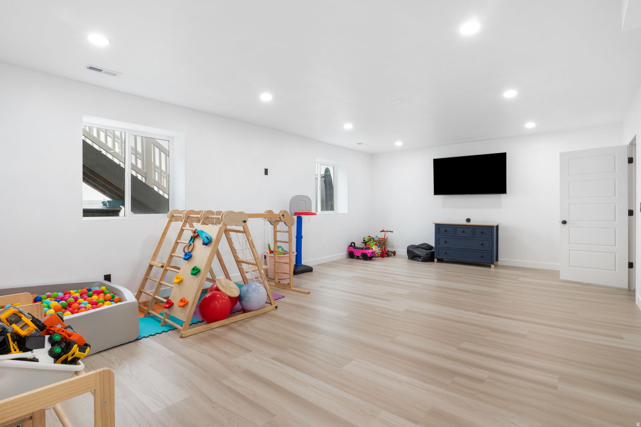 WOOD HOLLOW ESTATES - Residential