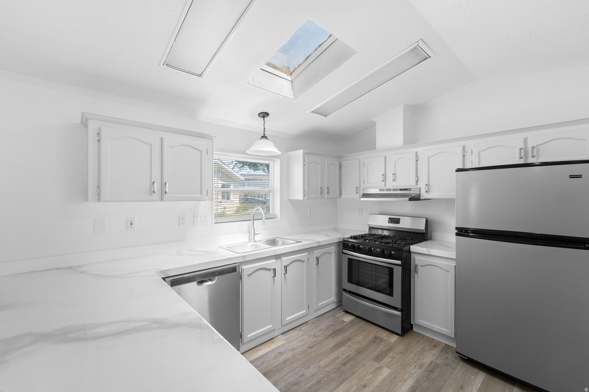 LAKEVIEW ESTATES - Residential