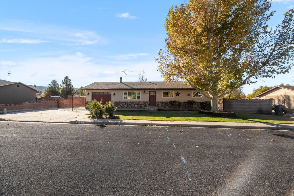 Photo of 1385 W 625 ST. N, Saint George, UT 84770 (MLS # 2125272)