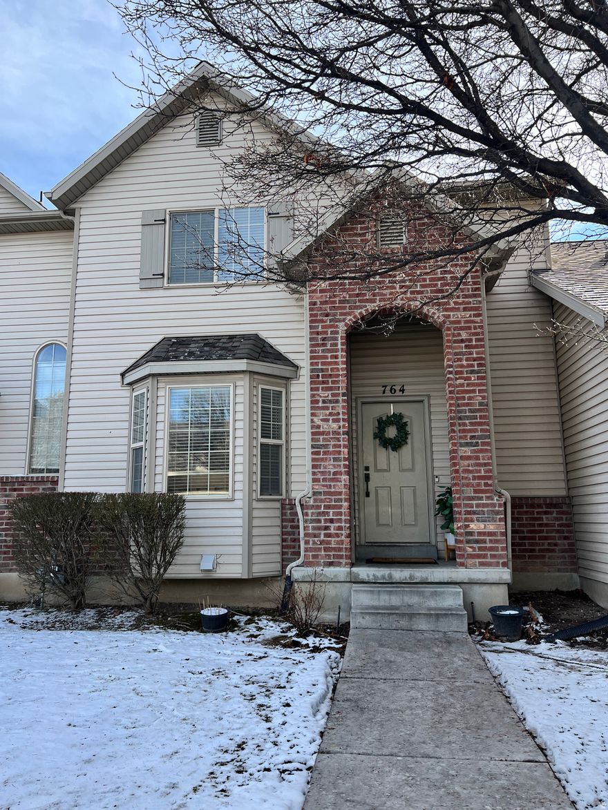Great townhome with a great central location. Easy freeway access. Great neighborhood and community with a field and playground out the backdoor. Basement was finished in 2023 and includes additional bedroom and bathroom. Water heater, Furnace, and A/C all replaced in 2023. Roof was replaced in 2025.